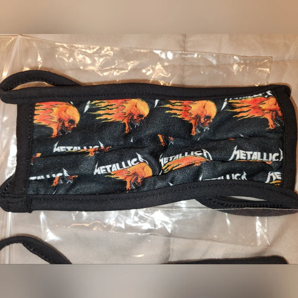 LOT OF 2 - METALLICA 